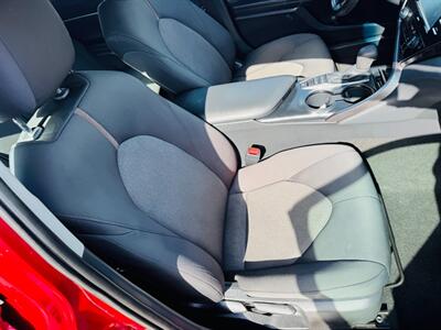 2020 Toyota Camry Hybrid LE   - Photo 14 - San Diego, CA 92115