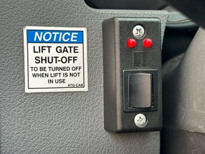 2012 Ford F-550 F-550 -Crew Cab 6.7 Diesel 12’ Flatbed Liftgate ON  12' Flatbed w/ Liftgate - Photo 40 - Seattle, WA 98108