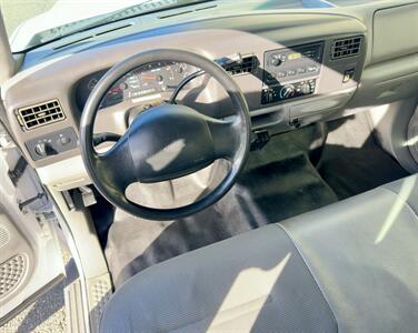 2002 Ford F-250 Super Duty ~ 7.3 Diesel * Low Miles + Liftgate   - Photo 12 - Seattle, WA 98108