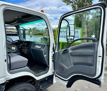 2018 ISUZU NPR 16' Box w/ Liftgate   - Photo 21 - Seattle, WA 98108