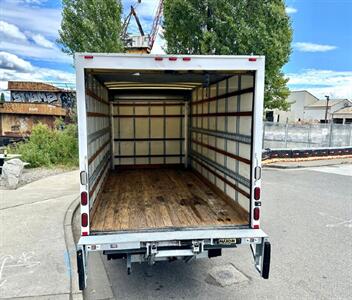 2018 ISUZU NPR 16' Box w/ Liftgate   - Photo 27 - Seattle, WA 98108