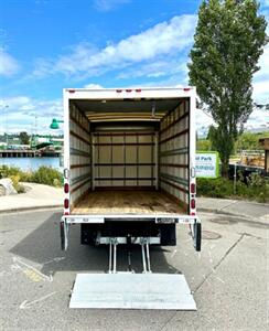 2018 ISUZU NPR 16' Box w/ Liftgate   - Photo 40 - Seattle, WA 98108