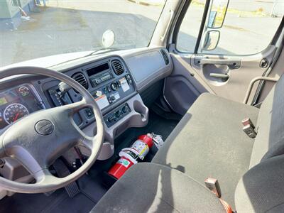 2017 Freightliner M2 106 26' Flatbed with LiftGate - Photo 44 - Seattle, WA 98108
