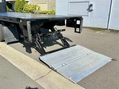 2017 Freightliner M2 106 26' Flatbed with LiftGate - Photo 2 - Seattle, WA 98108