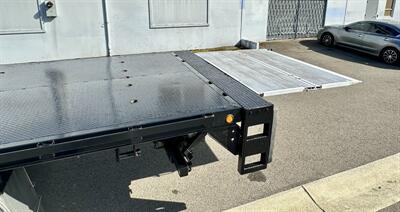 2017 Freightliner M2 106 26' Flatbed with LiftGate - Photo 21 - Seattle, WA 98108