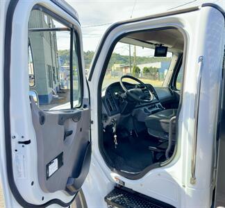 2017 Freightliner M2 106 26' Flatbed with LiftGate - Photo 45 - Seattle, WA 98108