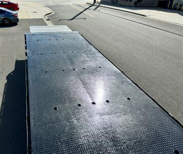 2017 Freightliner M2 106 26' Flatbed with LiftGate - Photo 20 - Seattle, WA 98108