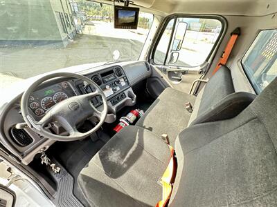 2017 Freightliner M2 106 26' Flatbed with LiftGate - Photo 48 - Seattle, WA 98108