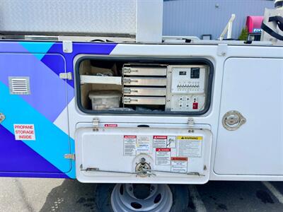 2013 Ford F-450 Super Duty F-450 Bucket Boom Truck - Photo 12 - Seattle, WA 98108