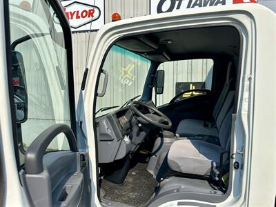 2019 Chevrolet W4500 16 foot with LiftGate - Photo 20 - Seattle, WA 98108