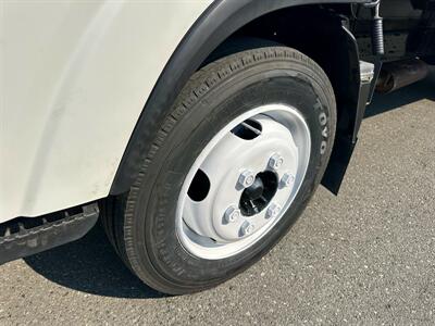 2019 Chevrolet W4500 16 foot with LiftGate - Photo 29 - Seattle, WA 98108