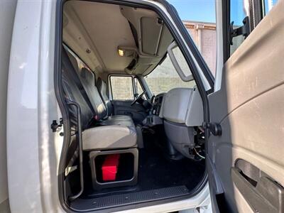 2017 International DuraStar 4300 26ft - Photo 31 - Seattle, WA 98108