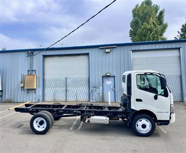 2015 Hino 195 ~ 149 WB Cab & Chassis - Photo 10 - Seattle, WA 98108