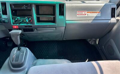 2019 Chevrolet W4500 16' Box w/ Liftgate - Photo 33 - Seattle, WA 98108