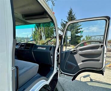 2019 Chevrolet W4500 16' Box w/ Liftgate - Photo 29 - Seattle, WA 98108