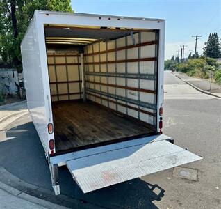 2019 Chevrolet W4500 16' Box w/ Liftgate - Photo 4 - Seattle, WA 98108