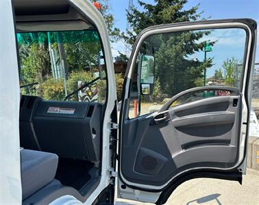 2019 Chevrolet W4500 16' Box w/ Liftgate - Photo 30 - Seattle, WA 98108