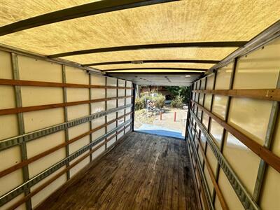2019 Chevrolet W4500 16' Box w/ Liftgate - Photo 23 - Seattle, WA 98108