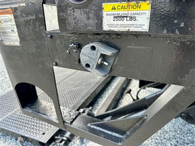 2015 Isuzu NRR 22' Flatbed w/ Liftga Nrr - Photo 23 - Seattle, WA 98108
