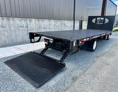 2015 Isuzu NRR 22' Flatbed w/ Liftga Nrr - Photo 2 - Seattle, WA 98108
