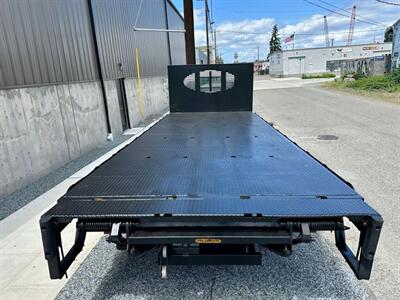 2015 Isuzu NRR 22' Flatbed w/ Liftga Nrr - Photo 10 - Seattle, WA 98108
