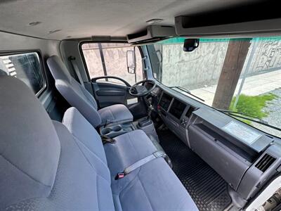 2015 Isuzu NRR 22' Flatbed w/ Liftga Nrr - Photo 17 - Seattle, WA 98108