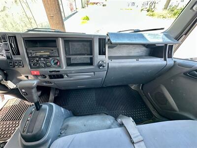 2015 Isuzu NRR 22' Flatbed w/ Liftga Nrr - Photo 31 - Seattle, WA 98108