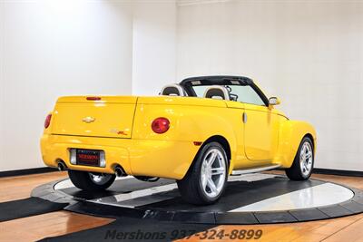 2004 Chevrolet SSR LS   - Photo 7 - Springfield, OH 45503