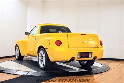 2004 Chevrolet SSR LS   - Photo 8 - Springfield, OH 45503