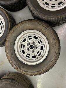 1971 DeTomaso Pantera 1971-1974  Wheels & Tires