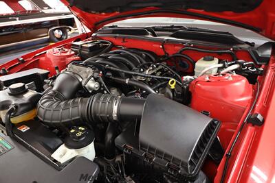 2005 Ford Mustang GT Deluxe   - Photo 20 - Springfield, OH 45503