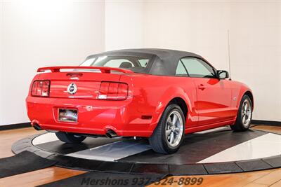 2005 Ford Mustang GT Deluxe   - Photo 11 - Springfield, OH 45503
