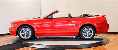 2005 Ford Mustang GT Deluxe   - Photo 5 - Springfield, OH 45503