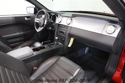 2005 Ford Mustang GT Deluxe   - Photo 14 - Springfield, OH 45503