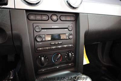 2005 Ford Mustang GT Deluxe   - Photo 17 - Springfield, OH 45503