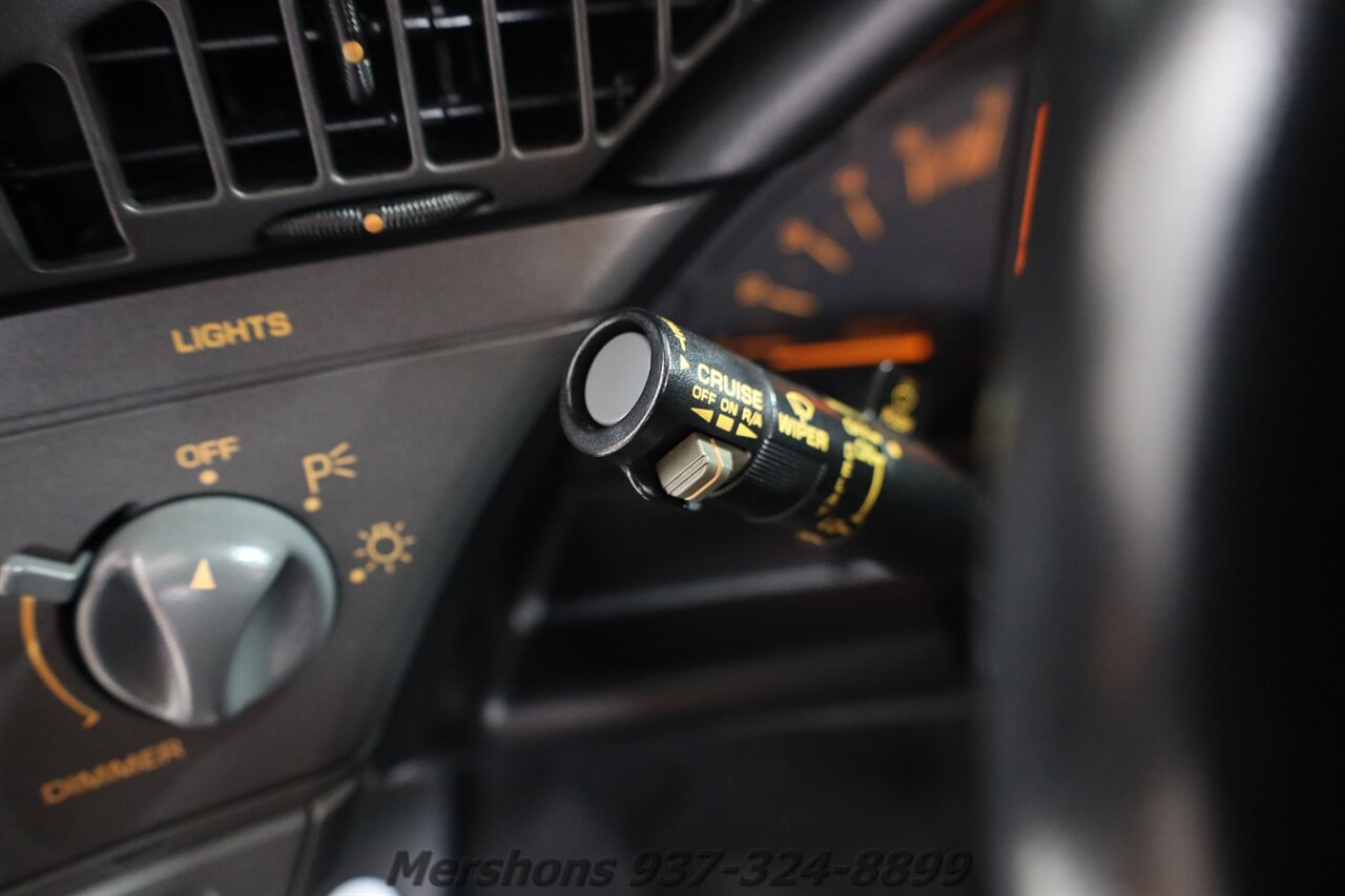 1991 Chevrolet Corvette   - Photo 18 - Springfield, OH 45503