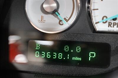 2004 Ford Thunderbird Deluxe   - Photo 5 - Springfield, OH 45503