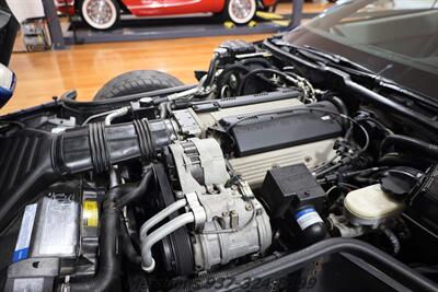 1992 Chevrolet Corvette   - Photo 3 - Springfield, OH 45503