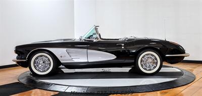 1960 Chevrolet Corvette   - Photo 5 - Springfield, OH 45503