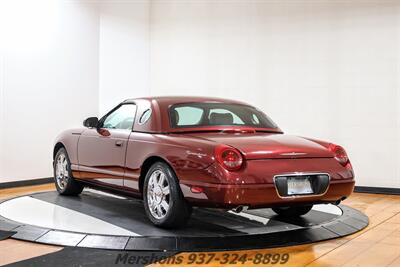 2004 Ford Thunderbird Deluxe   - Photo 10 - Springfield, OH 45503