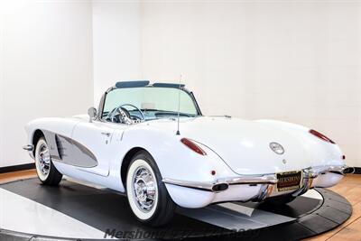 1960 Chevrolet Corvette   - Photo 5 - Springfield, OH 45503