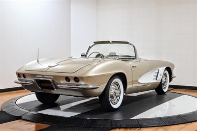 1961 Chevrolet Corvette   - Photo 14 - Springfield, OH 45503