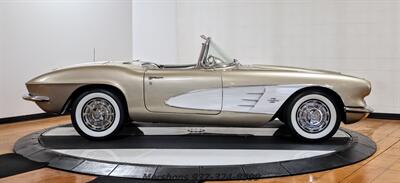 1961 Chevrolet Corvette   - Photo 11 - Springfield, OH 45503