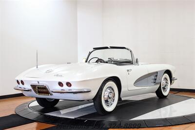 1961 Chevrolet Corvette   - Photo 9 - Springfield, OH 45503