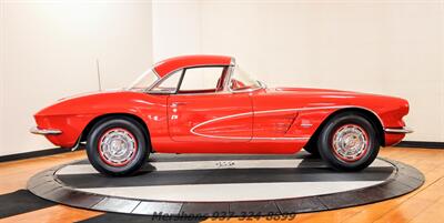 1961 Chevrolet Corvette   - Photo 12 - Springfield, OH 45503