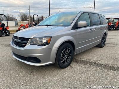 2017 Dodge Grand Caravan SE Plus   - Photo 1 - Salem, IL 62881