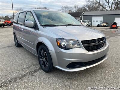 2017 Dodge Grand Caravan SE Plus   - Photo 3 - Salem, IL 62881