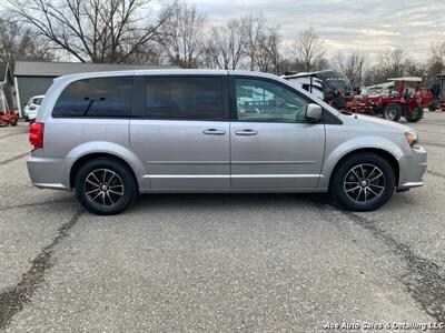 2017 Dodge Grand Caravan SE Plus   - Photo 4 - Salem, IL 62881