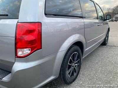 2017 Dodge Grand Caravan SE Plus   - Photo 11 - Salem, IL 62881