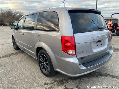 2017 Dodge Grand Caravan SE Plus   - Photo 7 - Salem, IL 62881